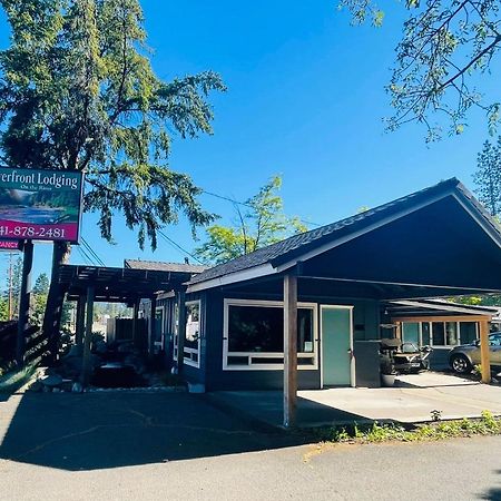 Riverfront Lodging Shady Cove Exteriör bild