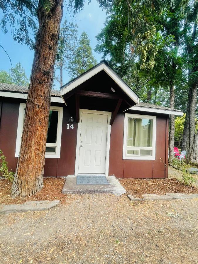 Riverfront Lodging Shady Cove Exteriör bild
