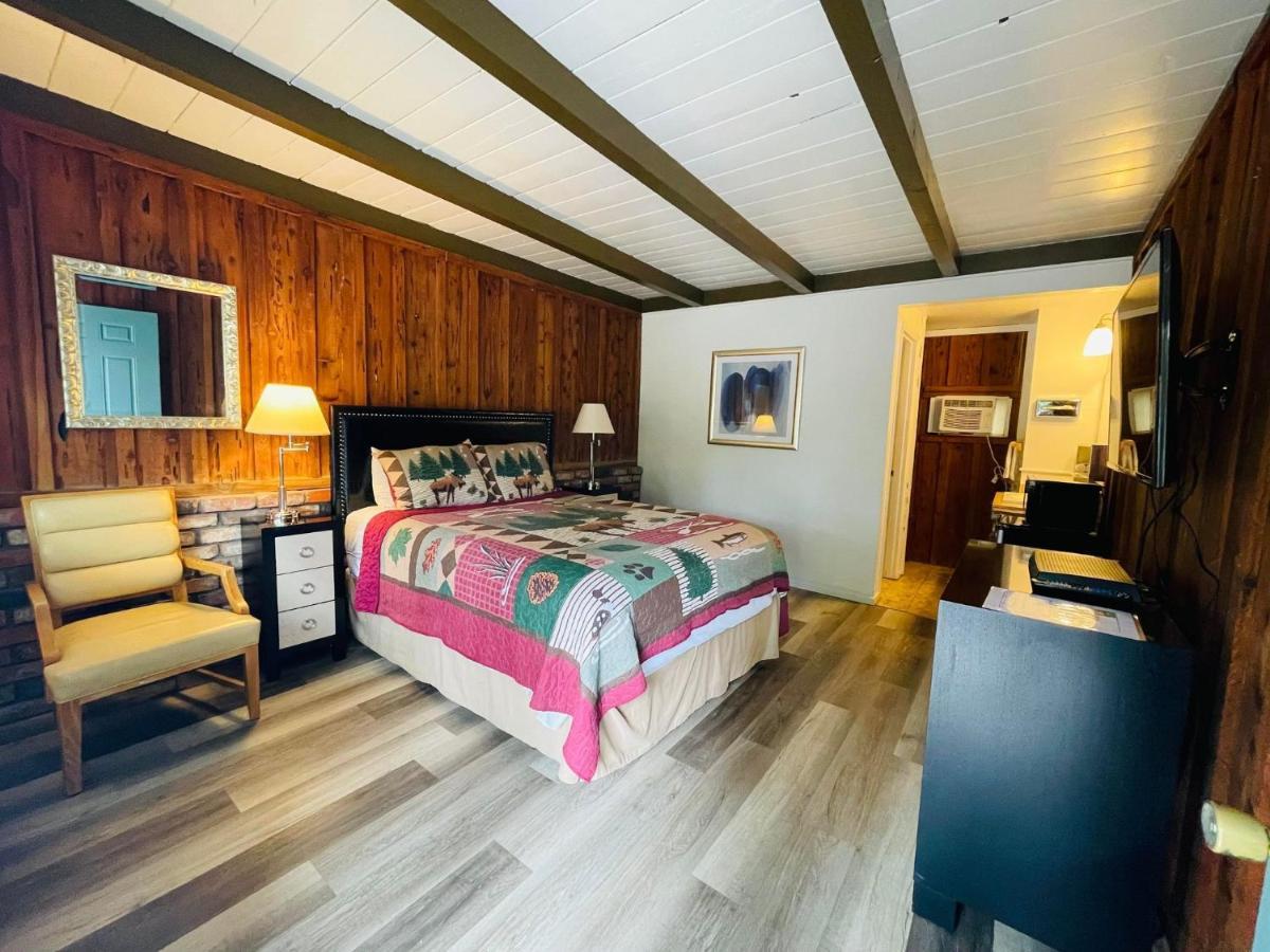 Riverfront Lodging Shady Cove Exteriör bild
