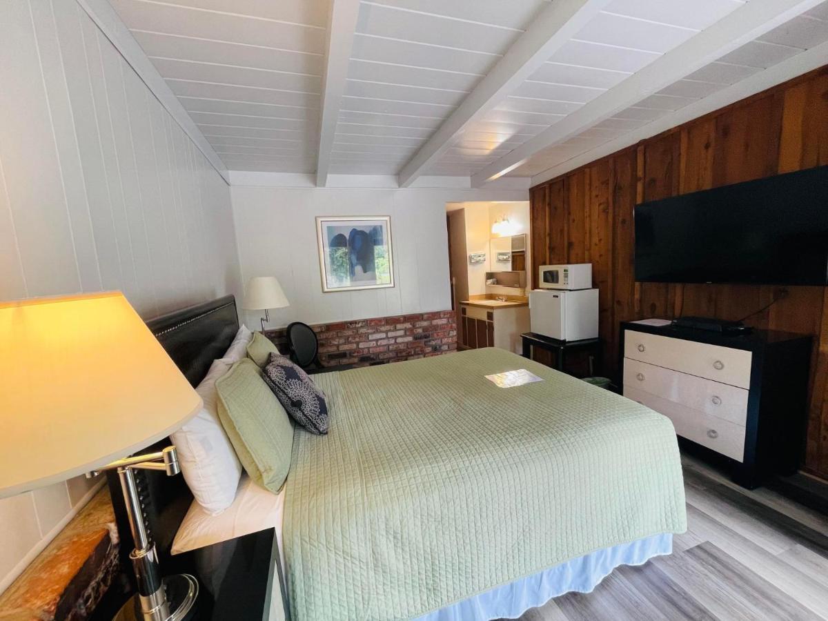 Riverfront Lodging Shady Cove Exteriör bild