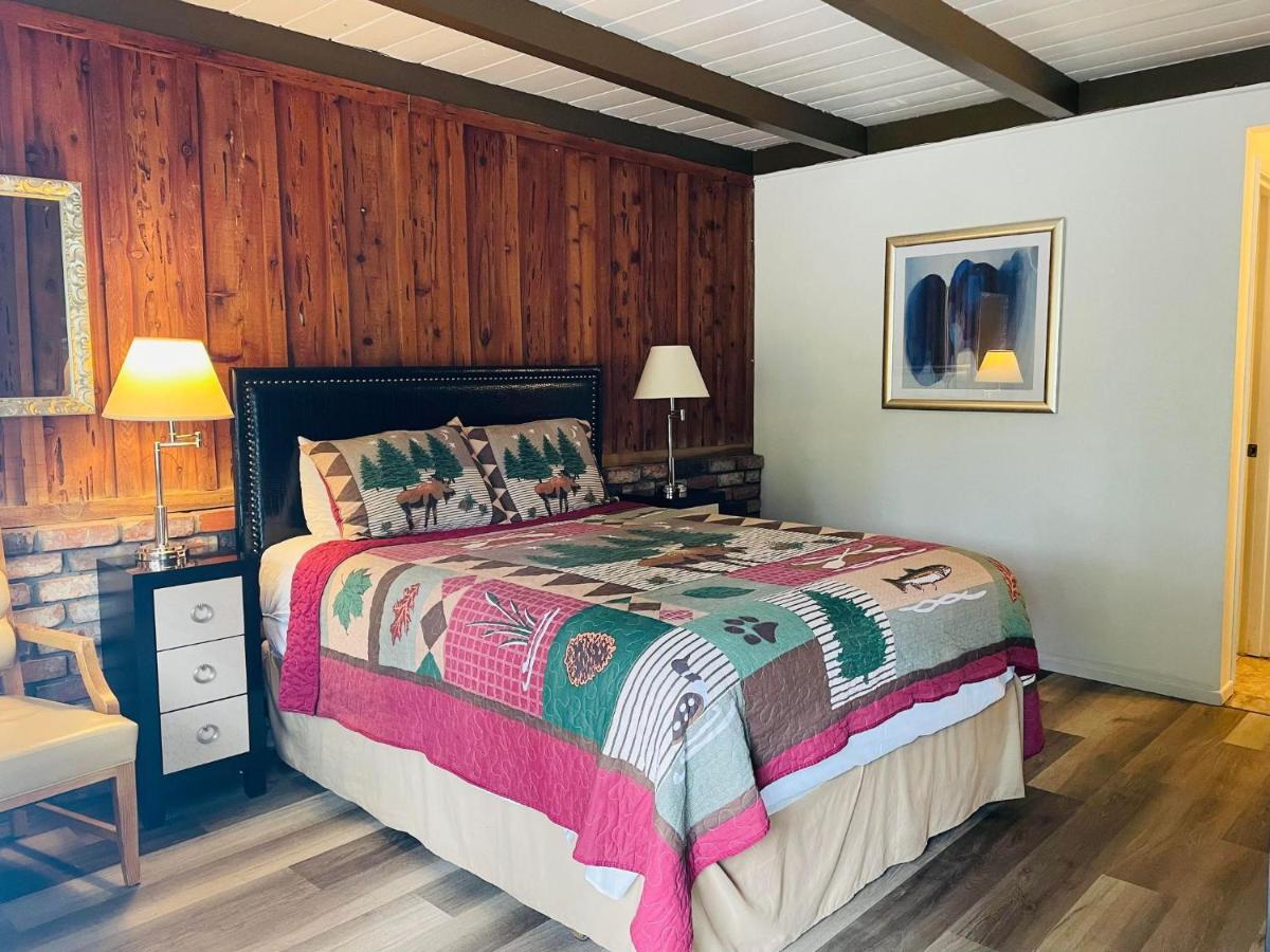 Riverfront Lodging Shady Cove Exteriör bild