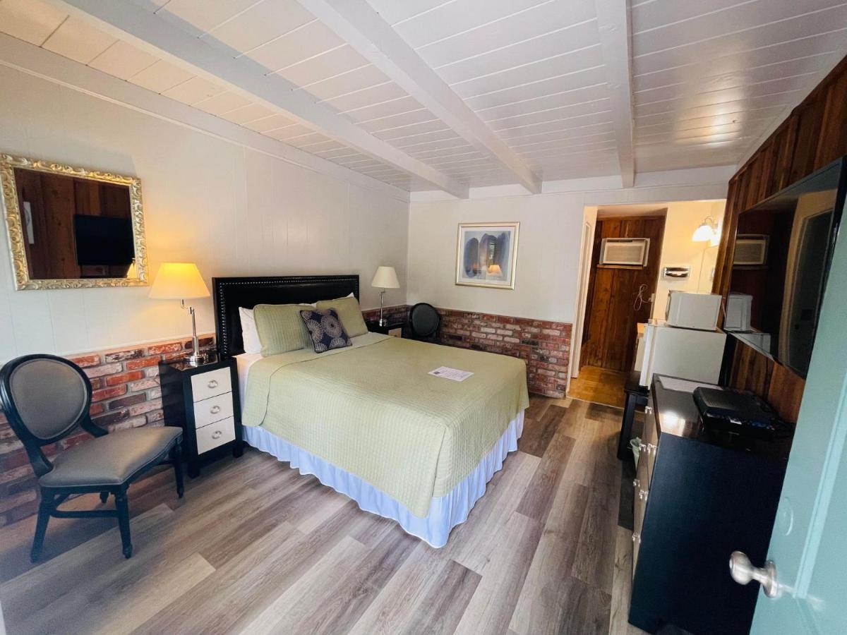 Riverfront Lodging Shady Cove Exteriör bild