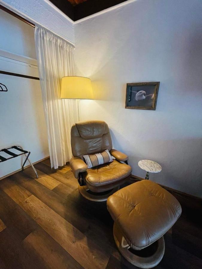 Riverfront Lodging Shady Cove Exteriör bild