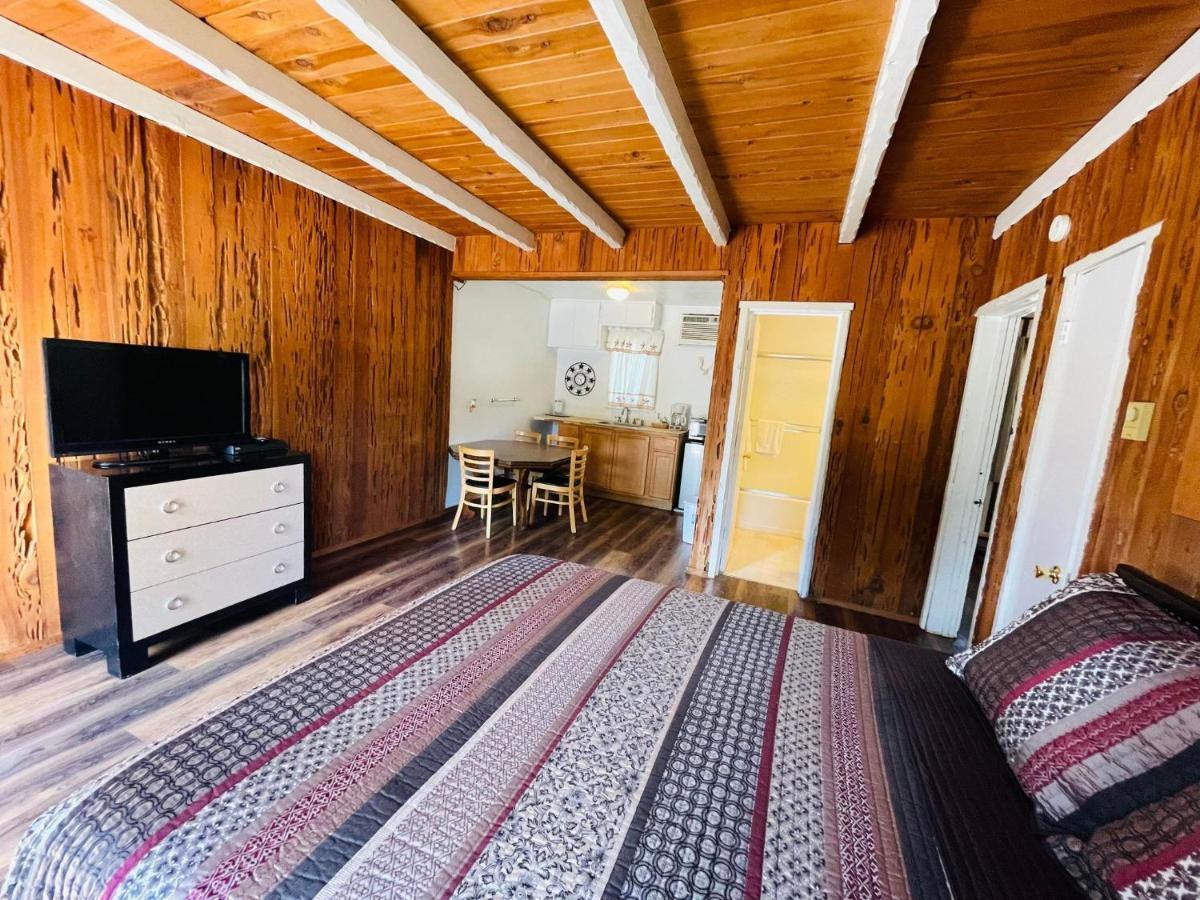 Riverfront Lodging Shady Cove Exteriör bild