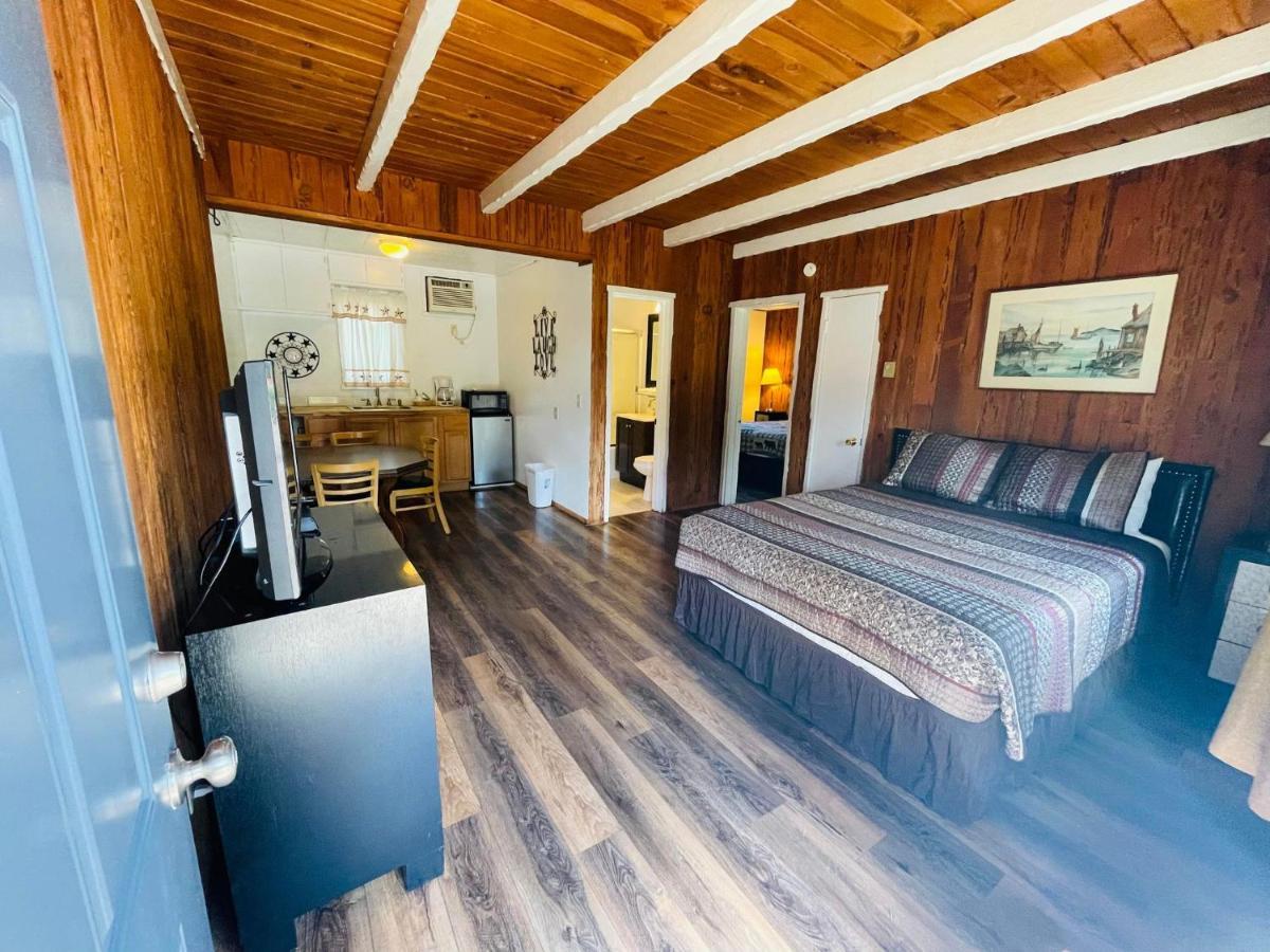 Riverfront Lodging Shady Cove Exteriör bild