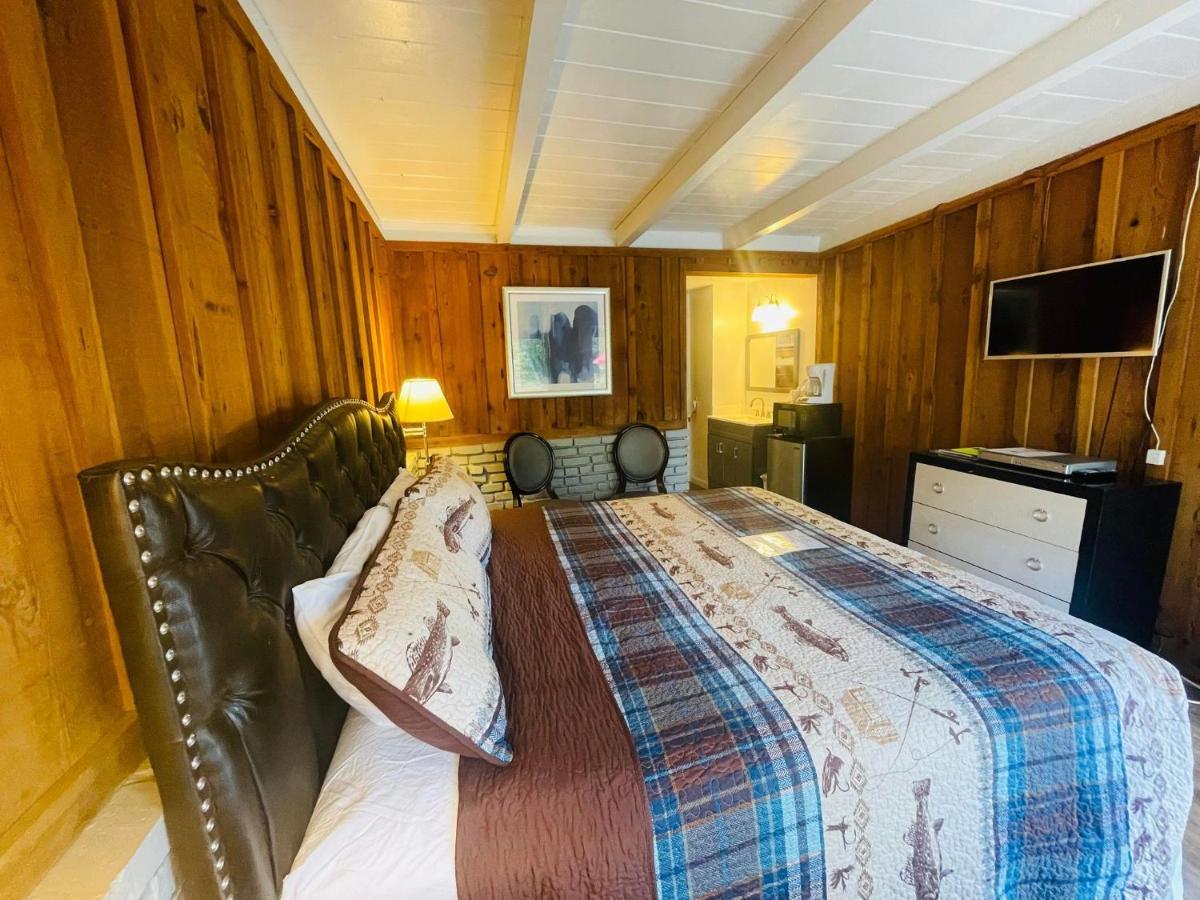 Riverfront Lodging Shady Cove Exteriör bild