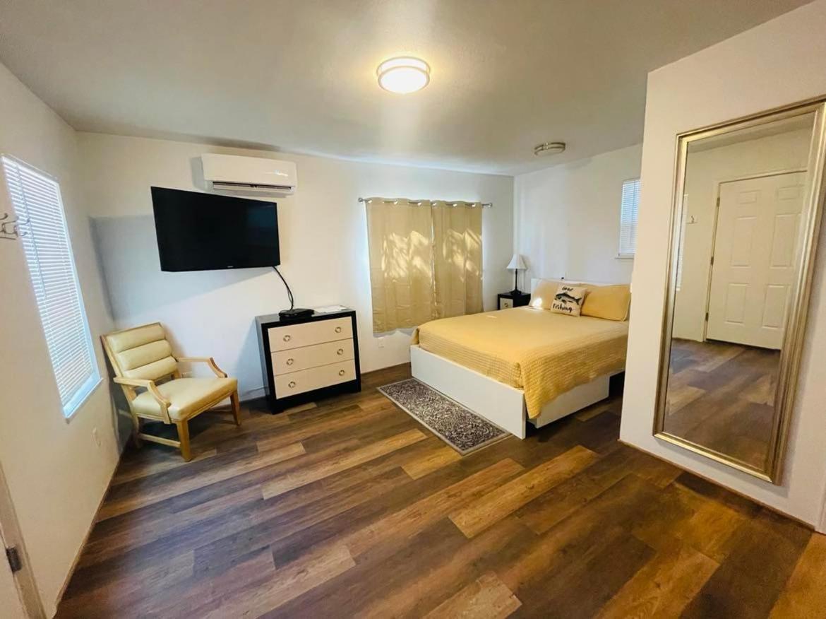Riverfront Lodging Shady Cove Exteriör bild