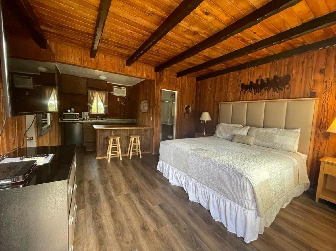 Riverfront Lodging Shady Cove Exteriör bild